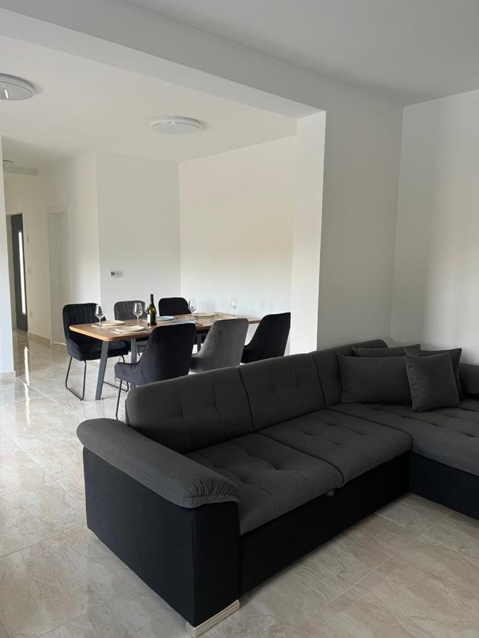 Modern Home Ula 브르토니글라 외부 사진