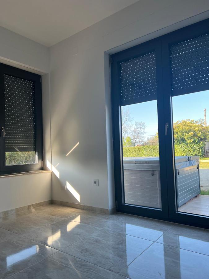 Modern Home Ula 브르토니글라 외부 사진