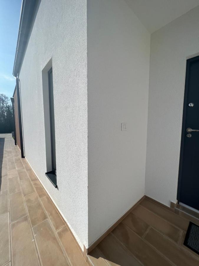 Modern Home Ula 브르토니글라 외부 사진