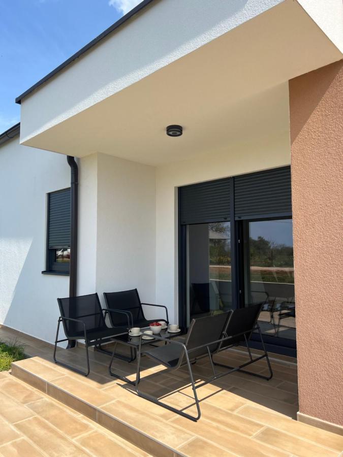 Modern Home Ula 브르토니글라 외부 사진