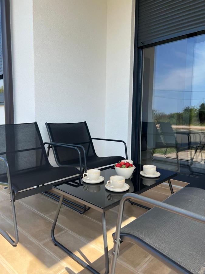 Modern Home Ula 브르토니글라 외부 사진