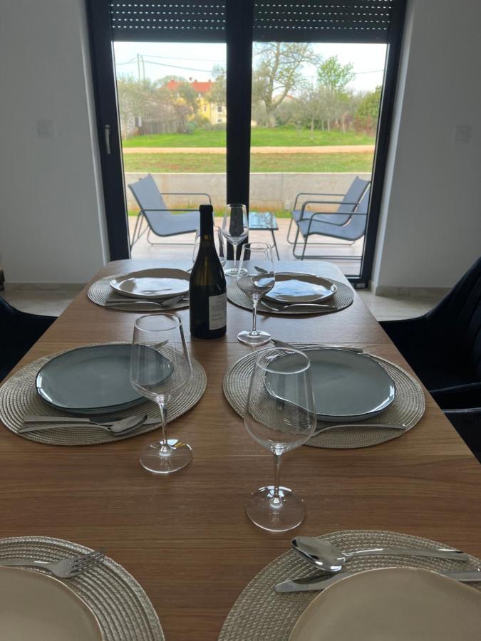 Modern Home Ula 브르토니글라 외부 사진